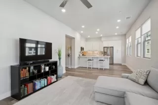 Photo #4: 224043136 Listing