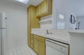 Photo #6: 224044418 Listing