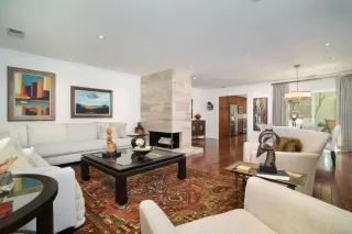 Photo #2: 224045444 Listing