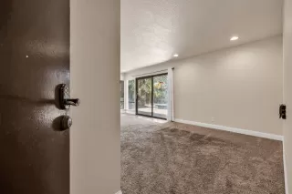 Photo #4: 224046662 Listing