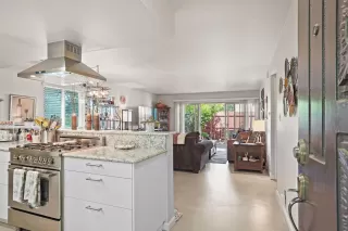 Photo #4: 224047038 Listing 