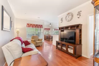 Photo #3: 224048698 Listing