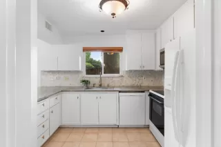 Photo #5: 224048849 Listing 