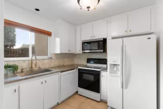 Photo #6: 224048849 Listing 