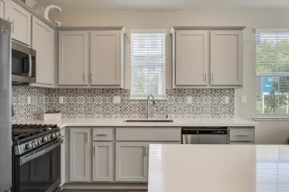 Photo #1: 224049039 Listing 