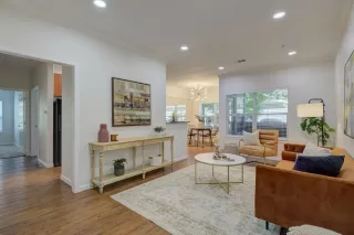 Photo #2: 224050098 Listing