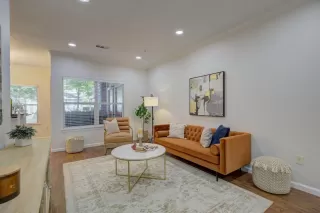 Photo #3: 224050098 Listing