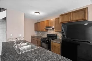 Photo #5: 224051023 Listing