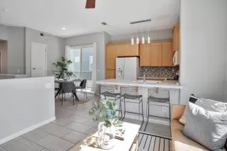 Photo #5: 224051684 Listing 