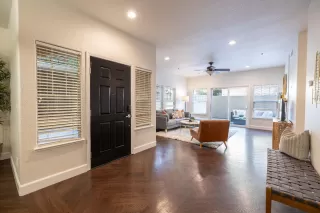 Photo #1: 224052957 Listing 