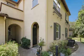 Photo #2: 224054208 Listing