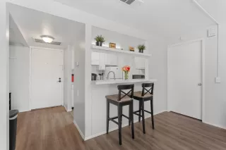 Photo #5: 224054360 Listing