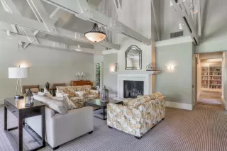 Photo #3: 224056785 Listing