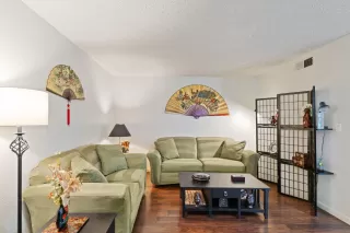 Photo #3: 224056917 Listing 