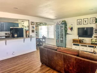 Photo #4: 224057674 Listing 