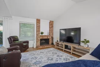 Photo #5: 224059286 Listing