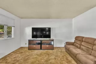 Photo #4: 224059624 Listing