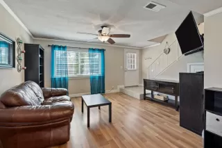 Photo #3: 224060416 Listing