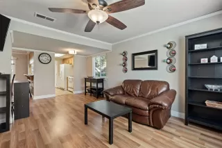 Photo #5: 224060416 Listing