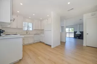 Photo #3: 224060816 Listing