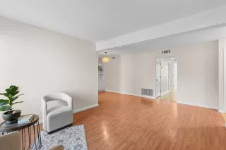 Photo #1: 224060916 Listing