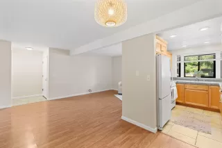 Photo #4: 224060916 Listing