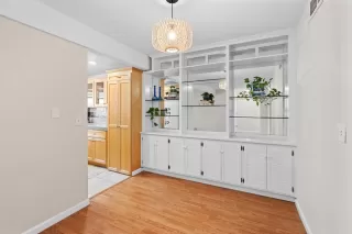 Photo #5: 224060916 Listing