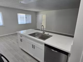 Photo #5: 224061223 Listing