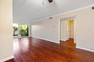 Photo #4: 224061812 Listing