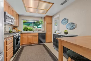 Photo #4: 224061822 Listing