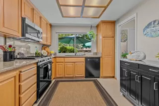 Photo #5: 224061822 Listing