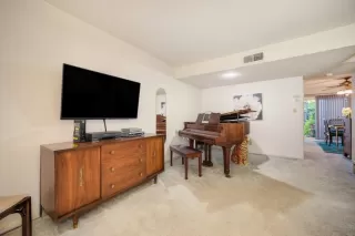 Photo #5: 224063524 Listing