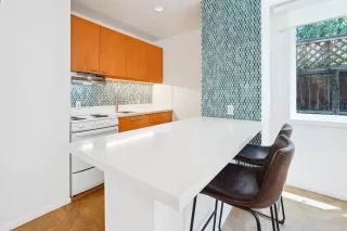 Photo #3: 224063684 Listing