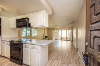 Photo #4: 224066047 Listing