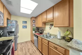 Photo #5: 224068714 Listing