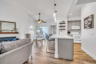 Photo #1: 224071320 Listing