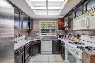 Photo #4: 224071925 Listing