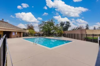 Photo #2: 224072101 Listing