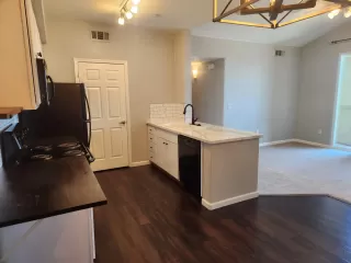 Photo #4: 224072316 Listing