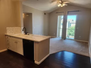 Photo #5: 224072316 Listing