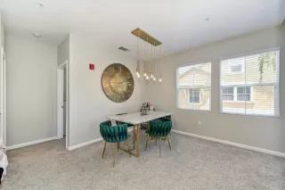 Photo #4: 224072389 Listing