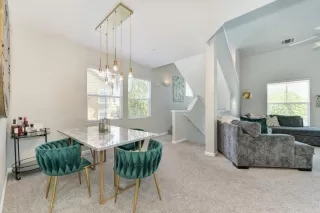 Photo #5: 224072389 Listing