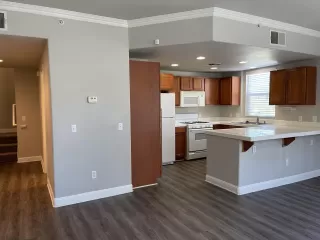 Photo #3: 224072928 Listing