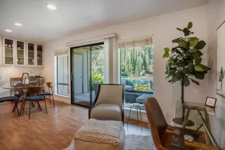 Photo #4: 224073889 Listing