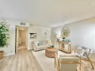 Photo #1: 224074373 Listing 