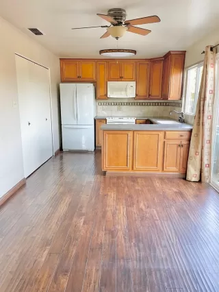 Photo #4: 224074518 Listing
