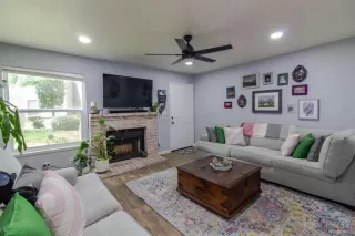 Photo #1: 224074831 Listing 