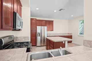 Photo #6: 224075160 Listing
