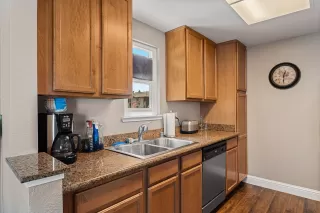 Photo #4: 224075437 Listing