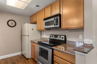 Photo #5: 224075437 Listing